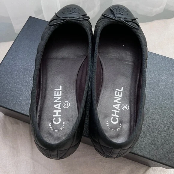 Auth Chanel Black Classic Quilted CC Logo Ballerina Flats - Size 37.5